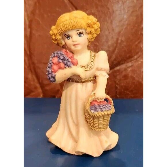 Vintage Decors By Sandra 3.5 In Girl Fruit Basket Figurine Pentwater Michigan - Picture 1 of 7